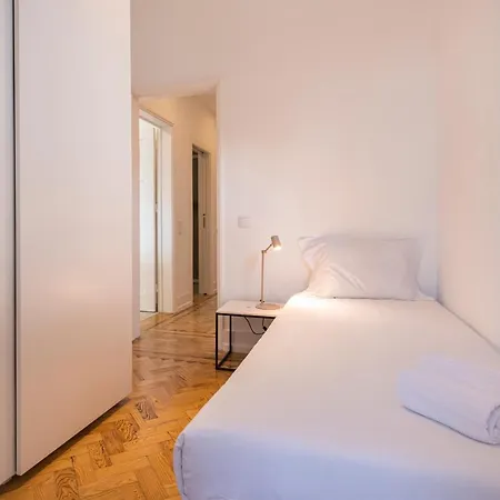 Magnificent 4bdr In By Lovelystay Лиссабон