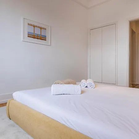 Апартаменты Magnificent 4bdr In By Lovelystay Лиссабон