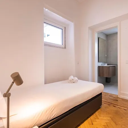 Апартаменты Magnificent 4bdr In By Lovelystay Лиссабон