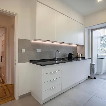 Apartman Magnificent 4bdr In By Lovelystay *