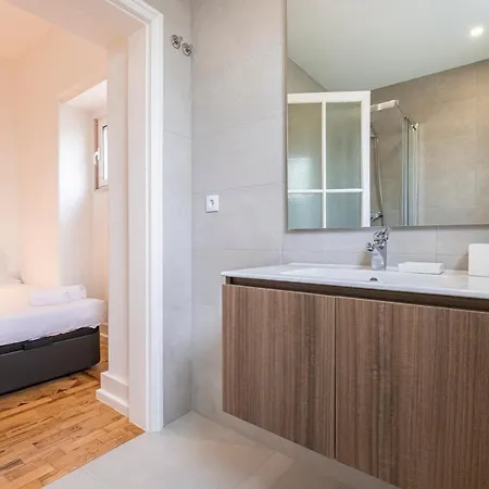 Apartman Magnificent 4bdr In By Lovelystay