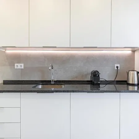 Magnificent 4bdr In By Lovelystay *